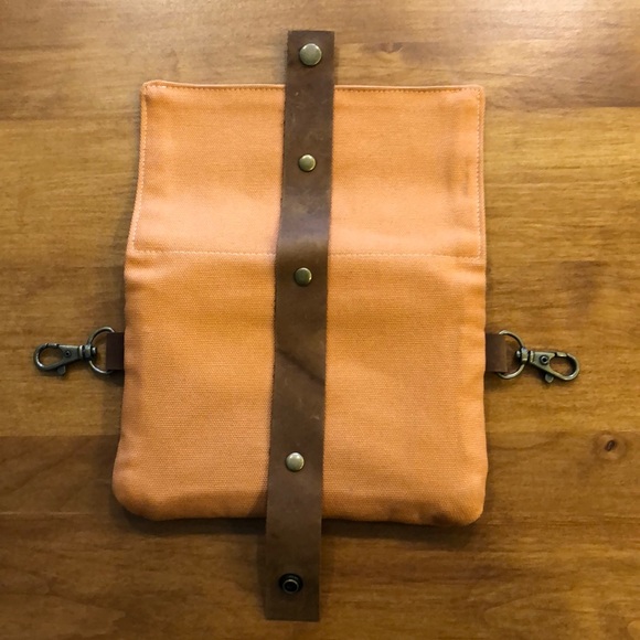 NWOT Wallet/Pouch-or convert to a Wristlet - Picture 4 of 12